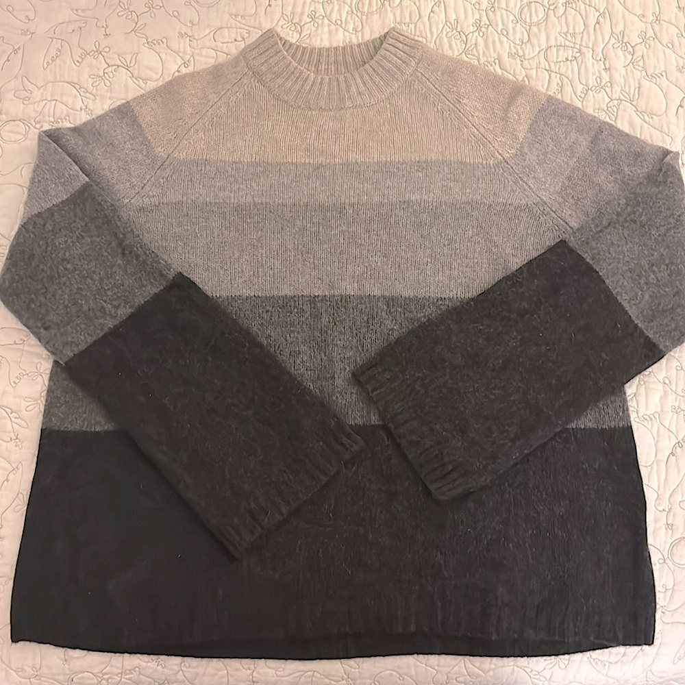 Super soft NWOT cashmere sweater